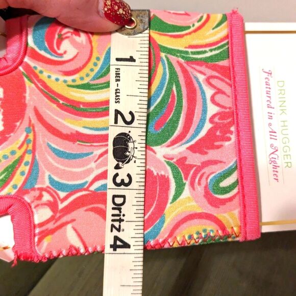 Lilly Pulitzer NWT Drink Hugger Featured in all Nighter - Picture 4 of 9